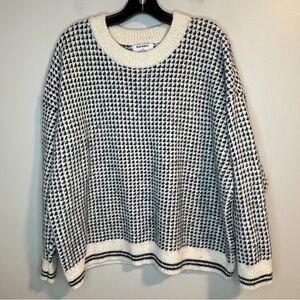 Old Navy Monochrome Patterned Crew Neck Sweater